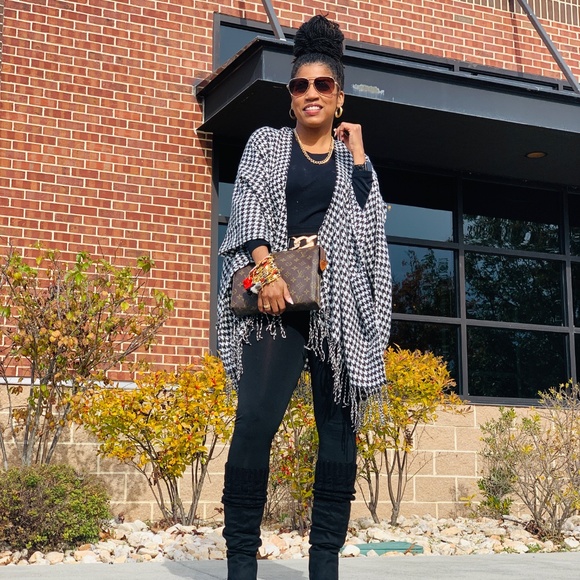 Houndstooth Fringe Kimono - Picture 3 of 3